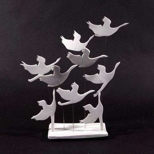 Gruppe aus Porzellankranichen (Susanne  M&uuml;cket)